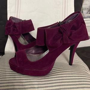 Beautiful Fuchsia 4” heels, worn once and never again.  Stored in a plastic box.